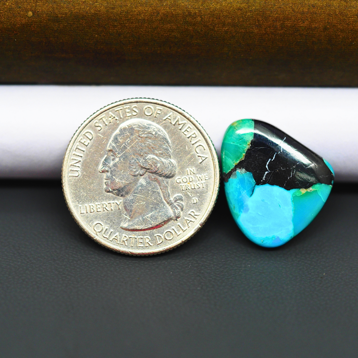 Mohave Turquoise & White Buffalo Freeform Cabochon 19x17mm 9.5ct - Blue with Black Band - Pedra Gems
