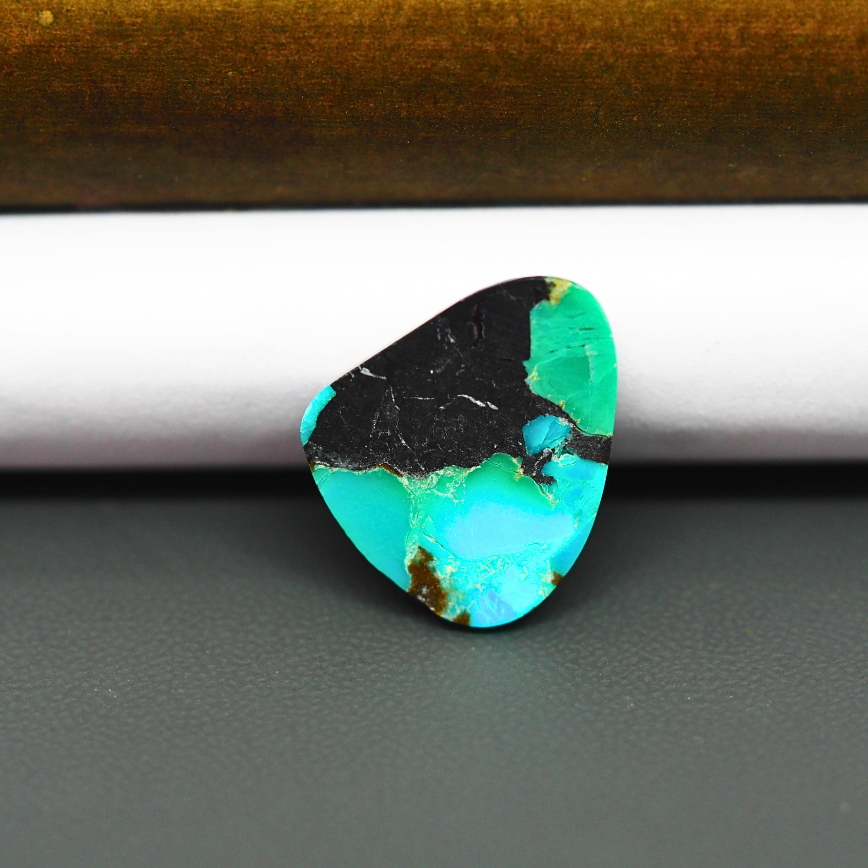 Mohave Turquoise & White Buffalo Freeform Cabochon 19x17mm 9.5ct - Blue with Black Band - Pedra Gems