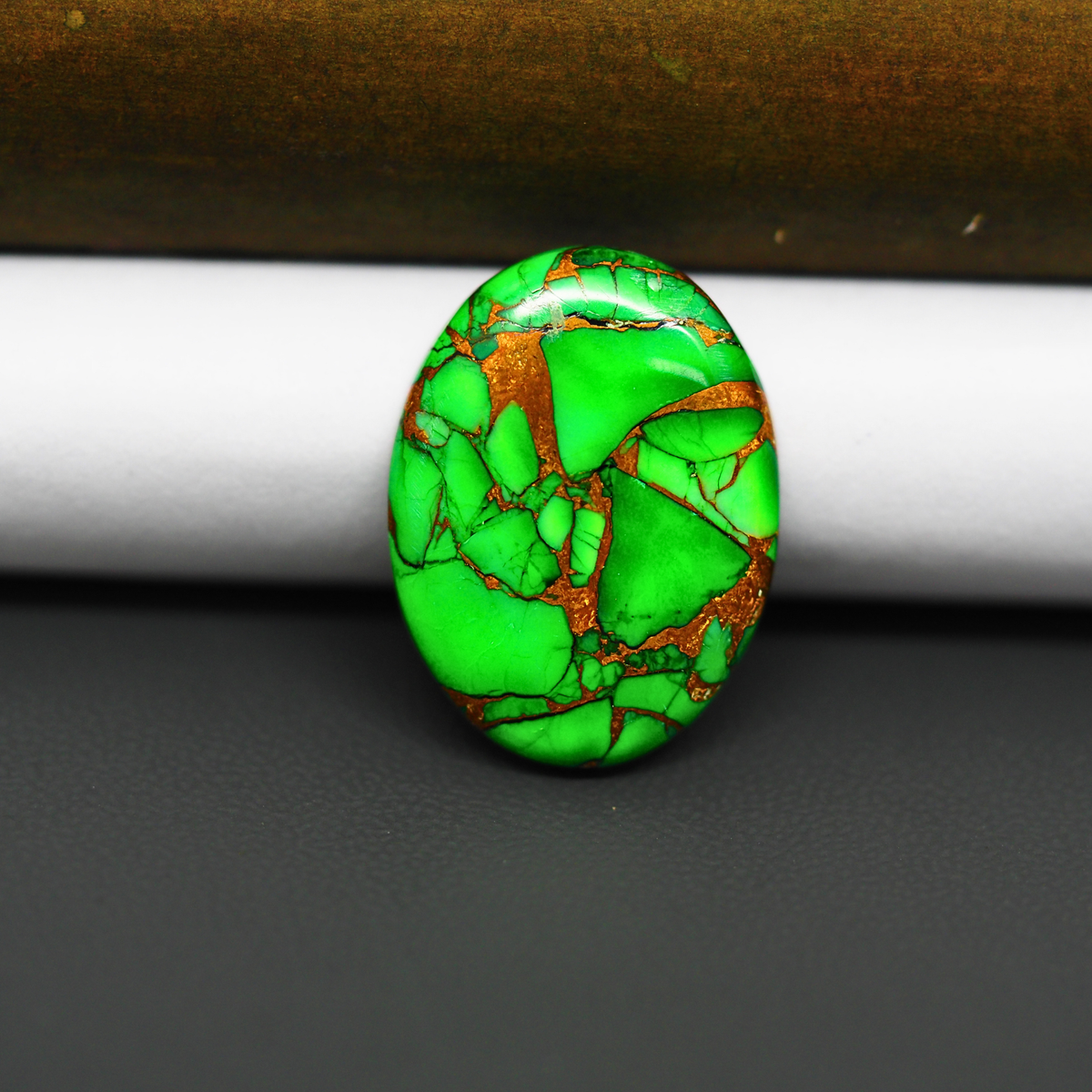 Natural Emerald Dahlia Oval Cabochon 23x18mm 16.5ct - vivid green with copper matrix, ships to Europe, Japan, Canada, Australia, NZ & worldwide - Pedra Gems.