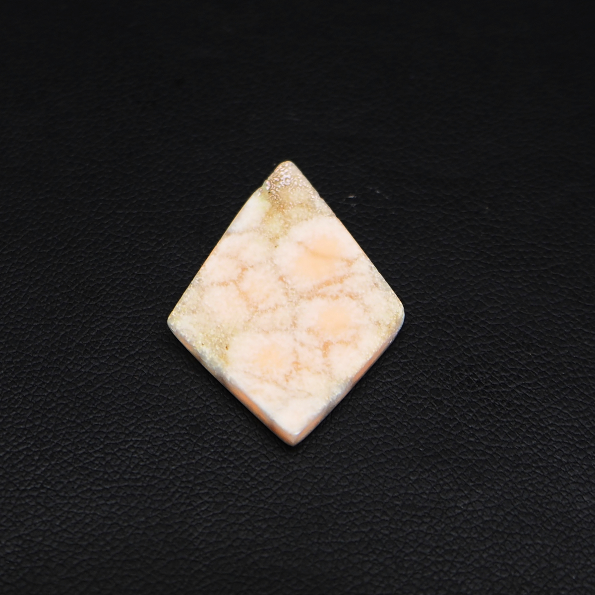 Natural Pink Natrolite (Thomsonite) Kite Cabochon 29x18x4mm 11.5ct - view 3 - Pedra Gems