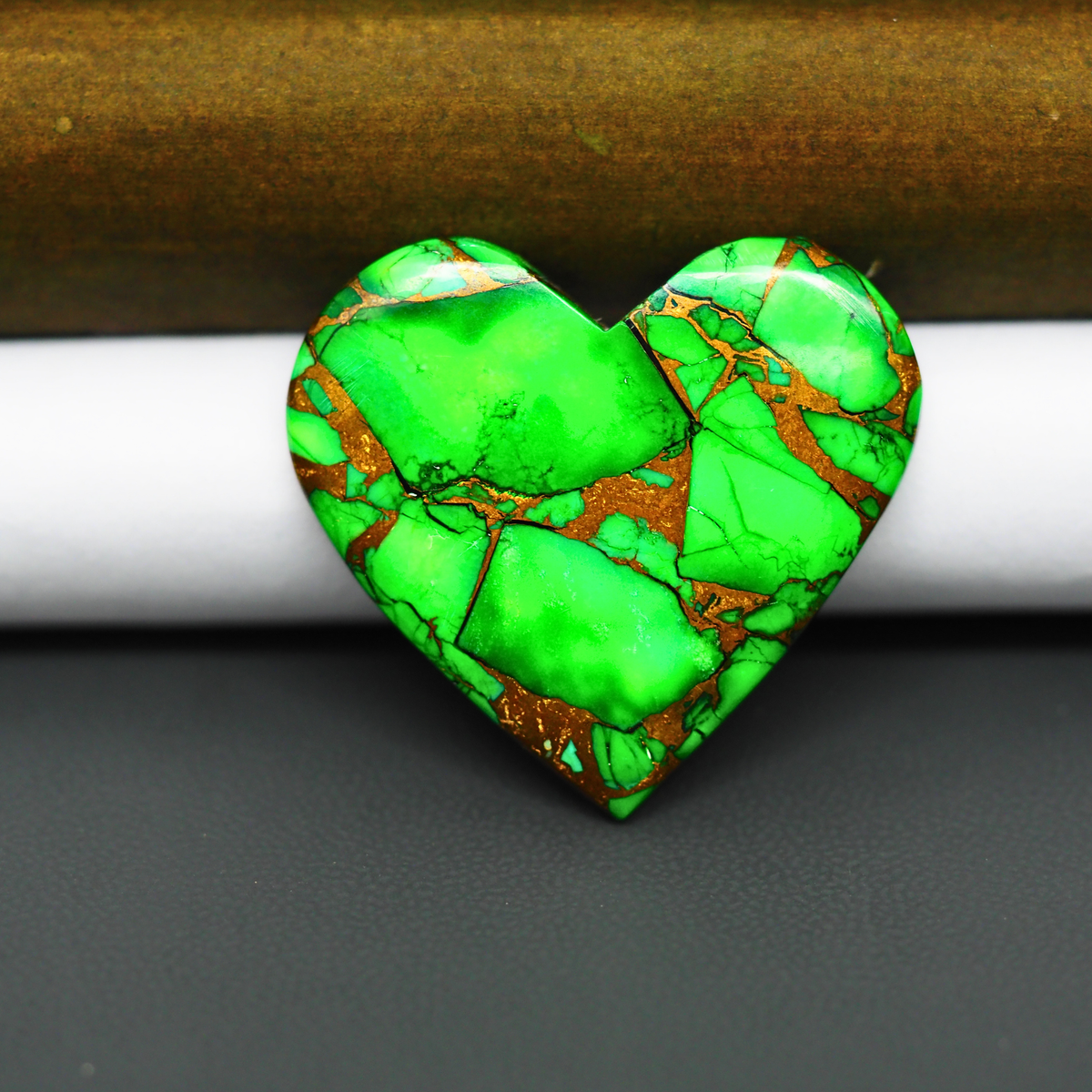 Natural Emerald Dahlia Heart Cabochon 29x31mm 33.5ct - vivid green with copper matrix, ships to Europe, Japan, Canada, Australia, NZ & worldwide - Pedra Gems.