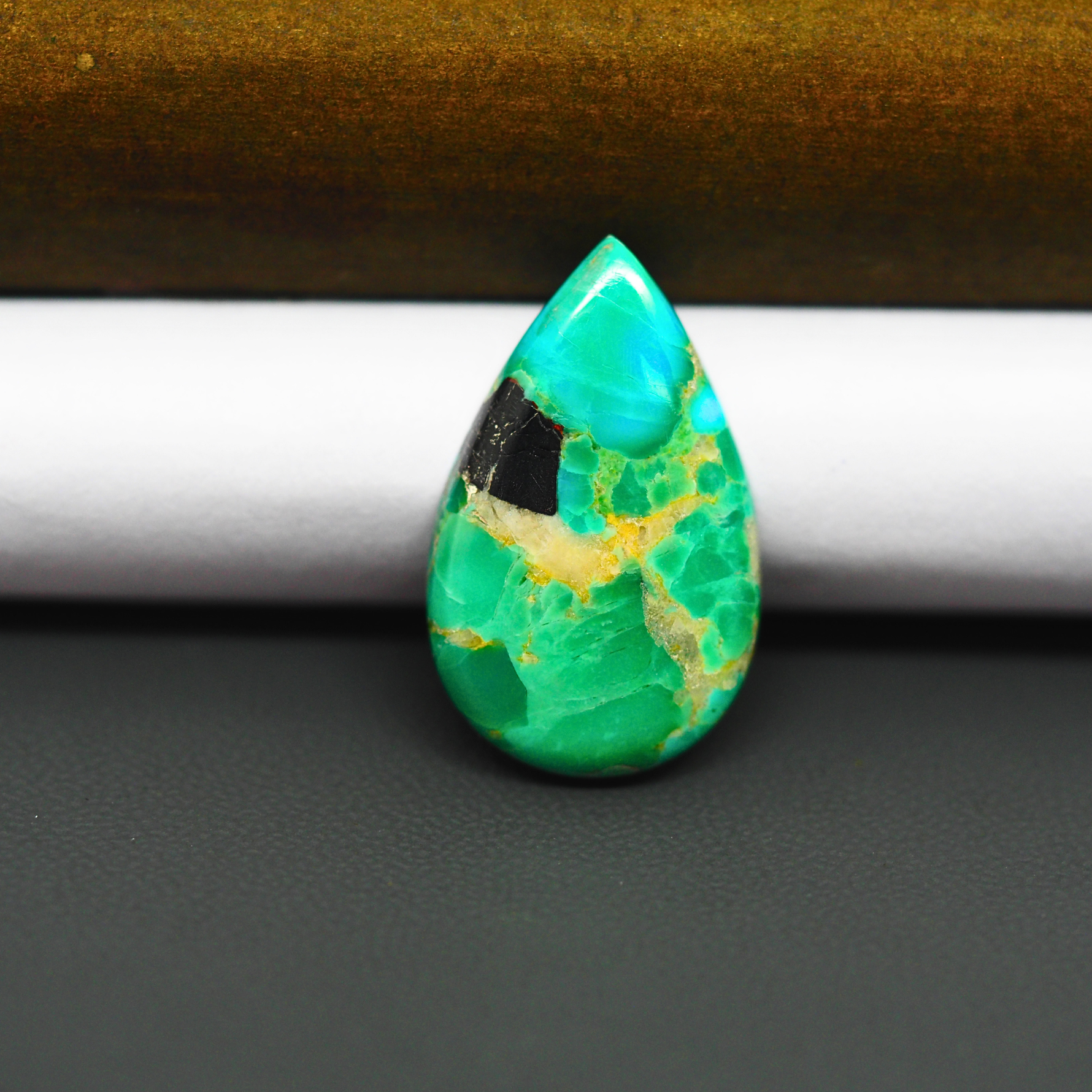 Mohave Turquoise & White Buffalo Pear Cabochon 26x16mm 10.5ct - Green with Black Band - Pedra Gems