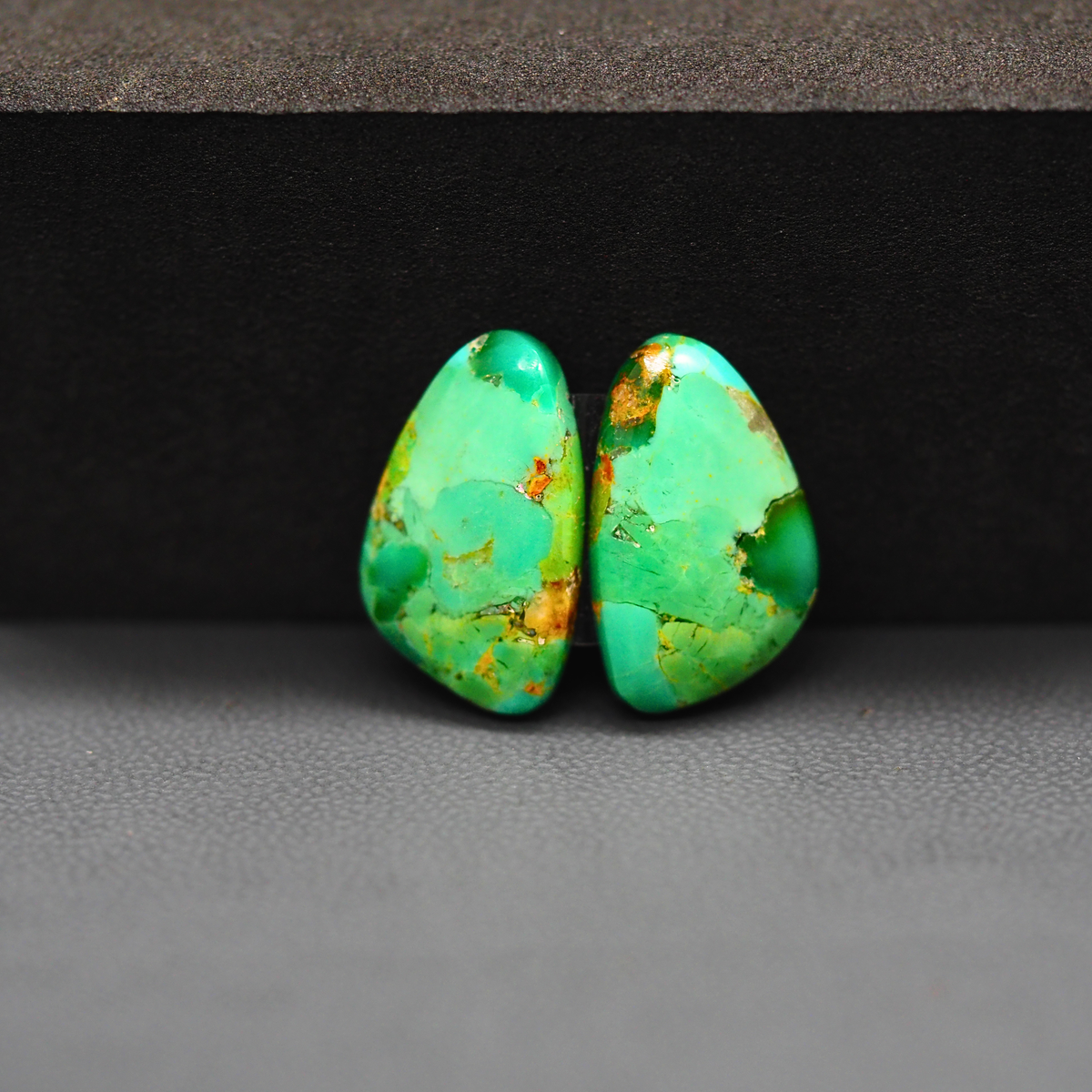Mohave Mojave turquoise composite pair 18x11x3mm 11ct freeform cabochon Kingman - photo 4