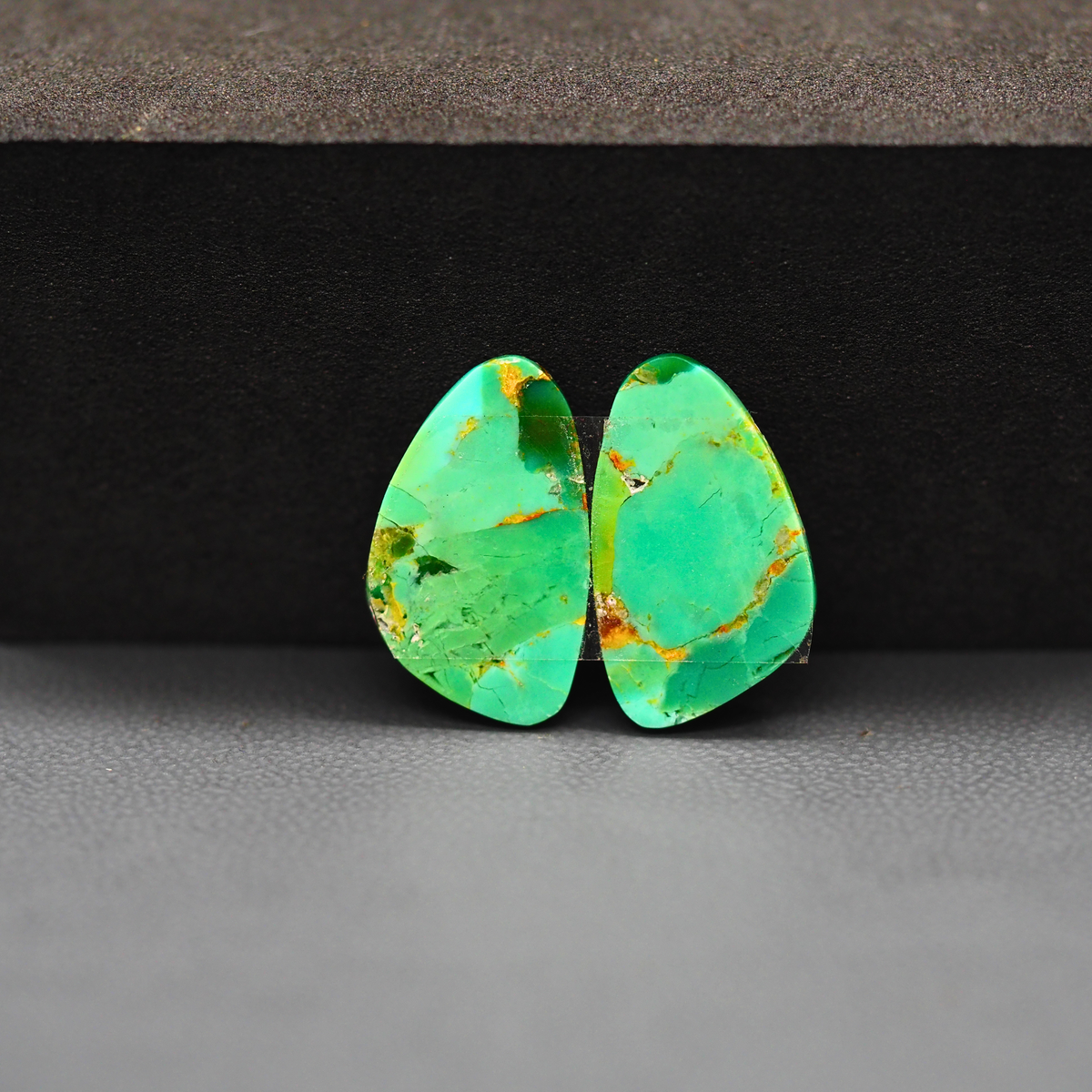 Mohave Mojave turquoise composite pair 18x11x3mm 11ct freeform cabochon Kingman - photo 3