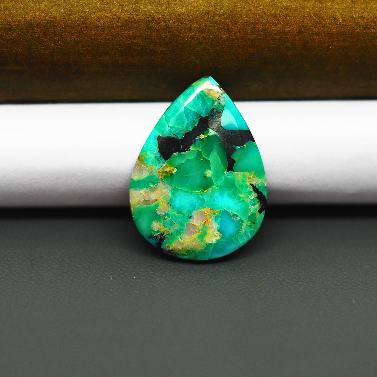 Mohave Turquoise & White Buffalo Pear Cabochon 26x19mm 14.5ct - Green with Black Band - Pedra Gems