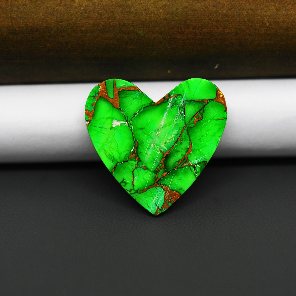 Natural Emerald Dahlia Heart Cabochon 25x25mm 20.5ct - vivid green with copper matrix, ships to Europe, Japan, Canada, Australia, NZ & worldwide - Pedra Gems.