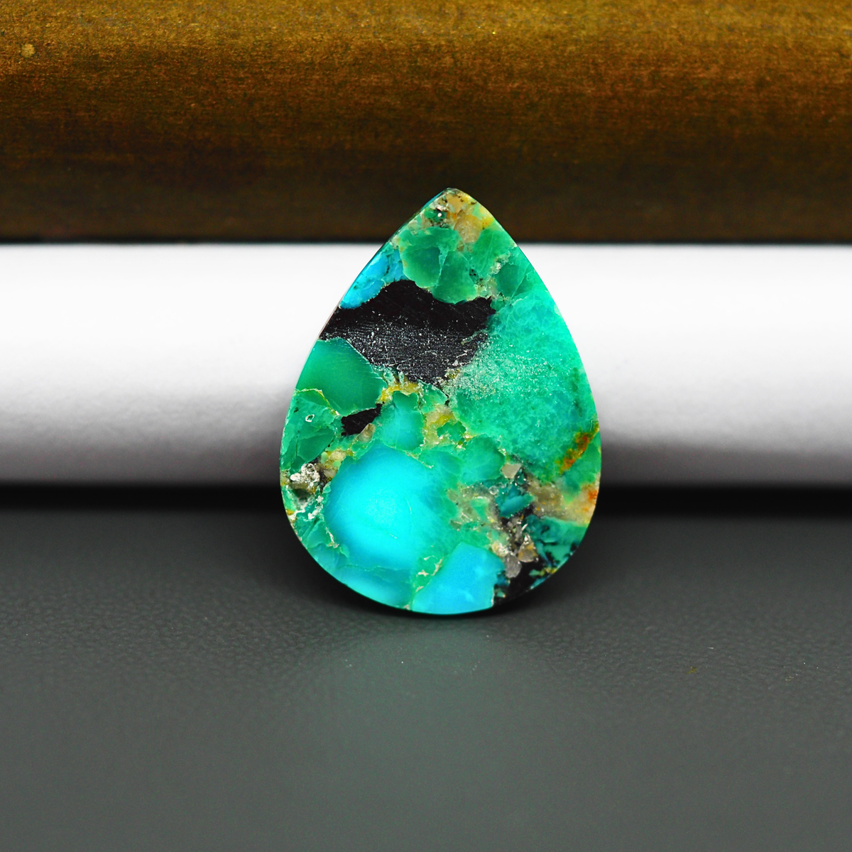 Mohave Turquoise & White Buffalo Pear Cabochon 26x19mm 14.5ct - Green with Black Band - Pedra Gems