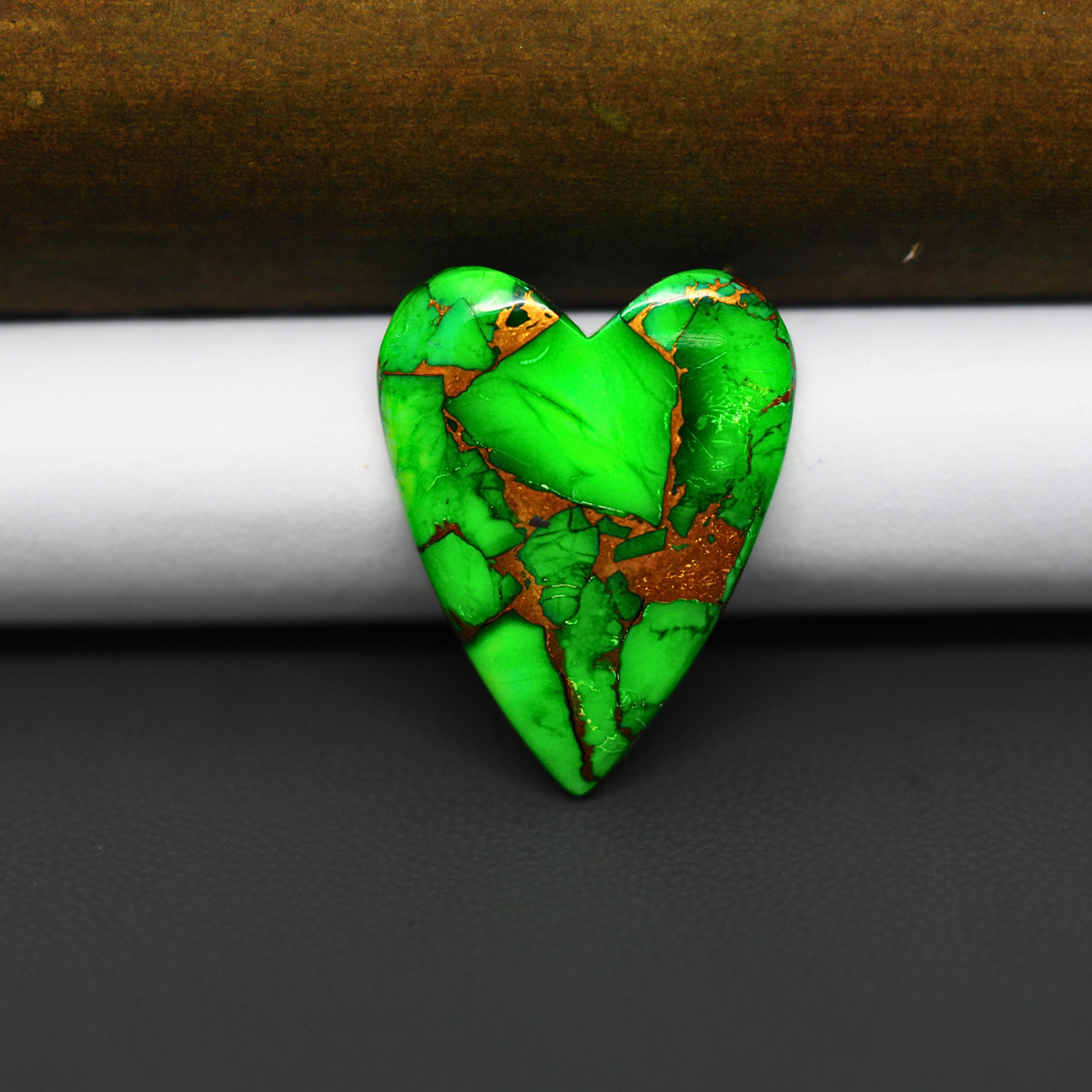 Natural Emerald Dahlia Heart Cabochon 25x20mm 15.5ct - vivid green with copper matrix, ships to Europe, Japan, Canada, Australia, NZ & worldwide - Pedra Gems.