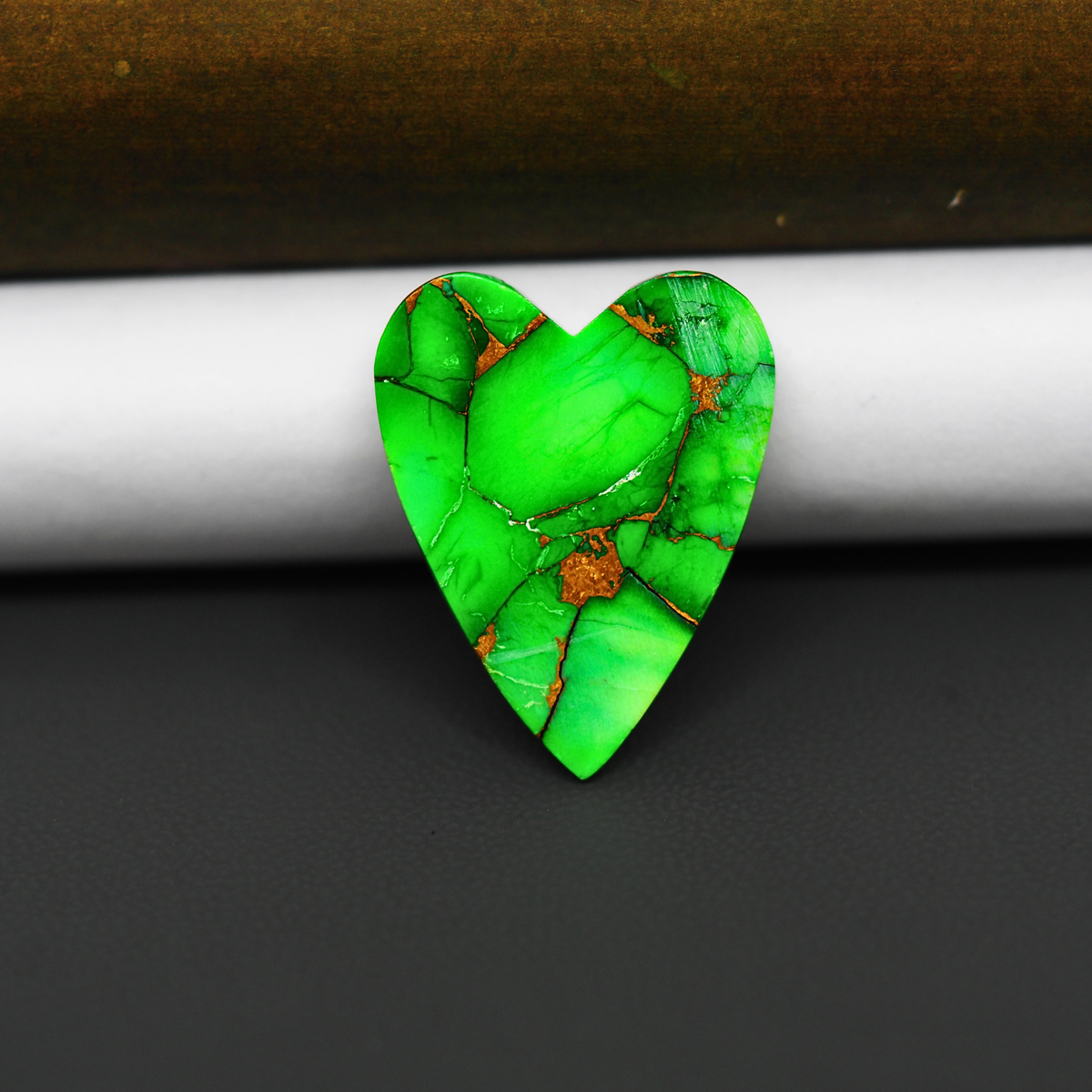 Natural Emerald Dahlia Heart Cabochon 25x20mm 15.5ct - vivid green with copper matrix, ships to Europe, Japan, Canada, Australia, NZ & worldwide - Pedra Gems.