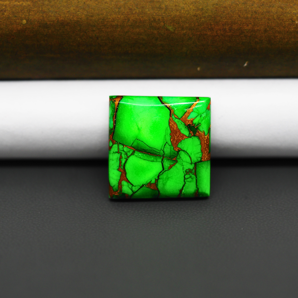 Natural Emerald Dahlia Square Cabochon 19x19mm 19.5ct - vivid green with copper matrix, ships to Europe, Japan, Canada, Australia, NZ & worldwide - Pedra Gems.
