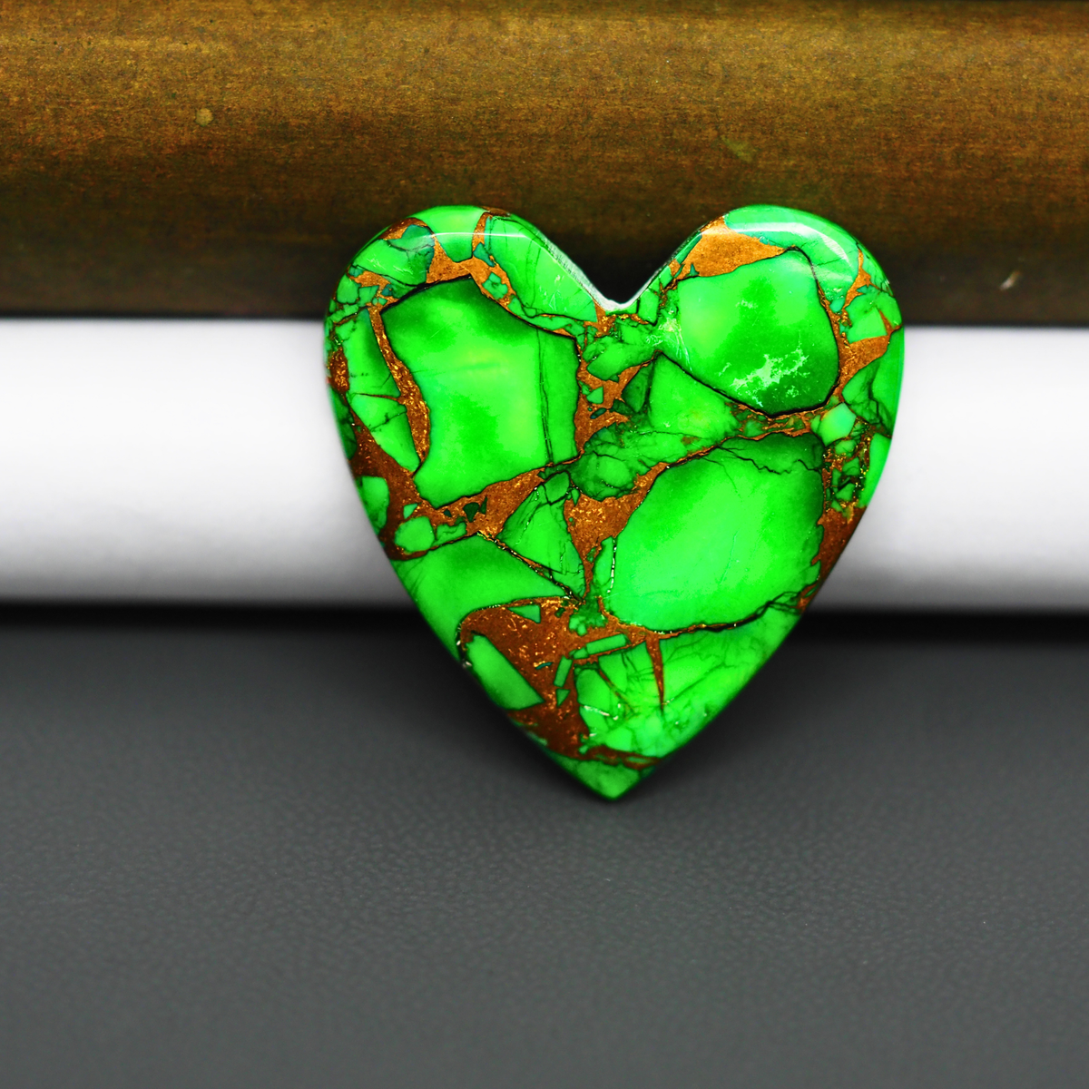 Natural Emerald Dahlia Heart Cabochon 29x30mm 32.5ct - vivid green with copper matrix, ships to Europe, Japan, Canada, Australia, NZ & worldwide - Pedra Gems.