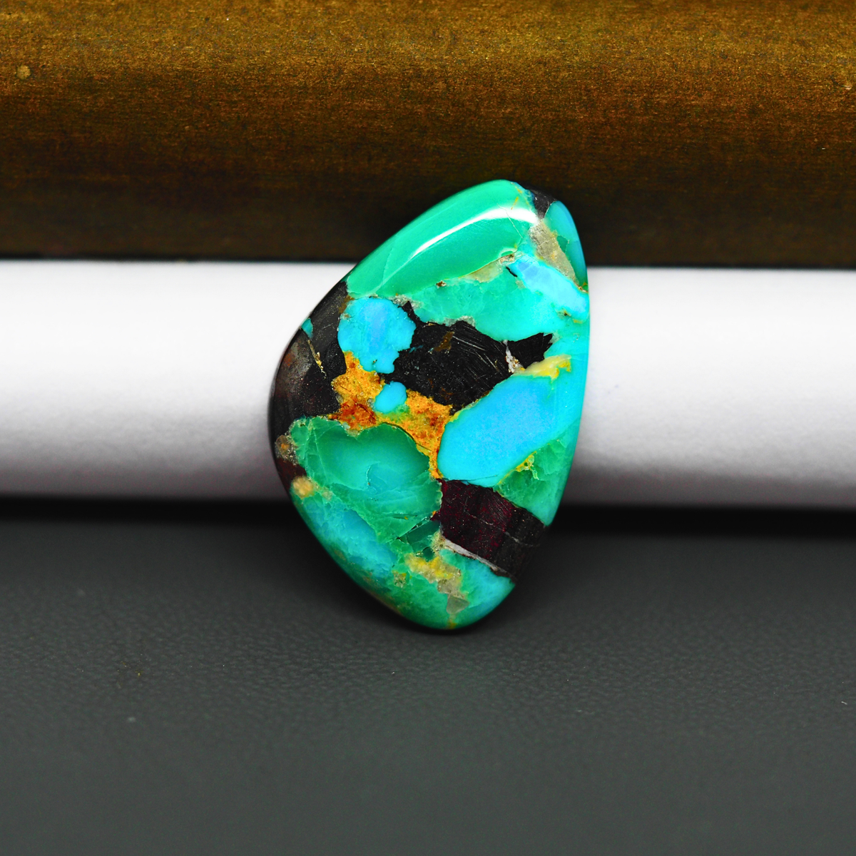 Mohave Turquoise & White Buffalo Freeform Cabochon 20x19mm 15.5ct - Green and Blue with Black Veining - Pedra Gems