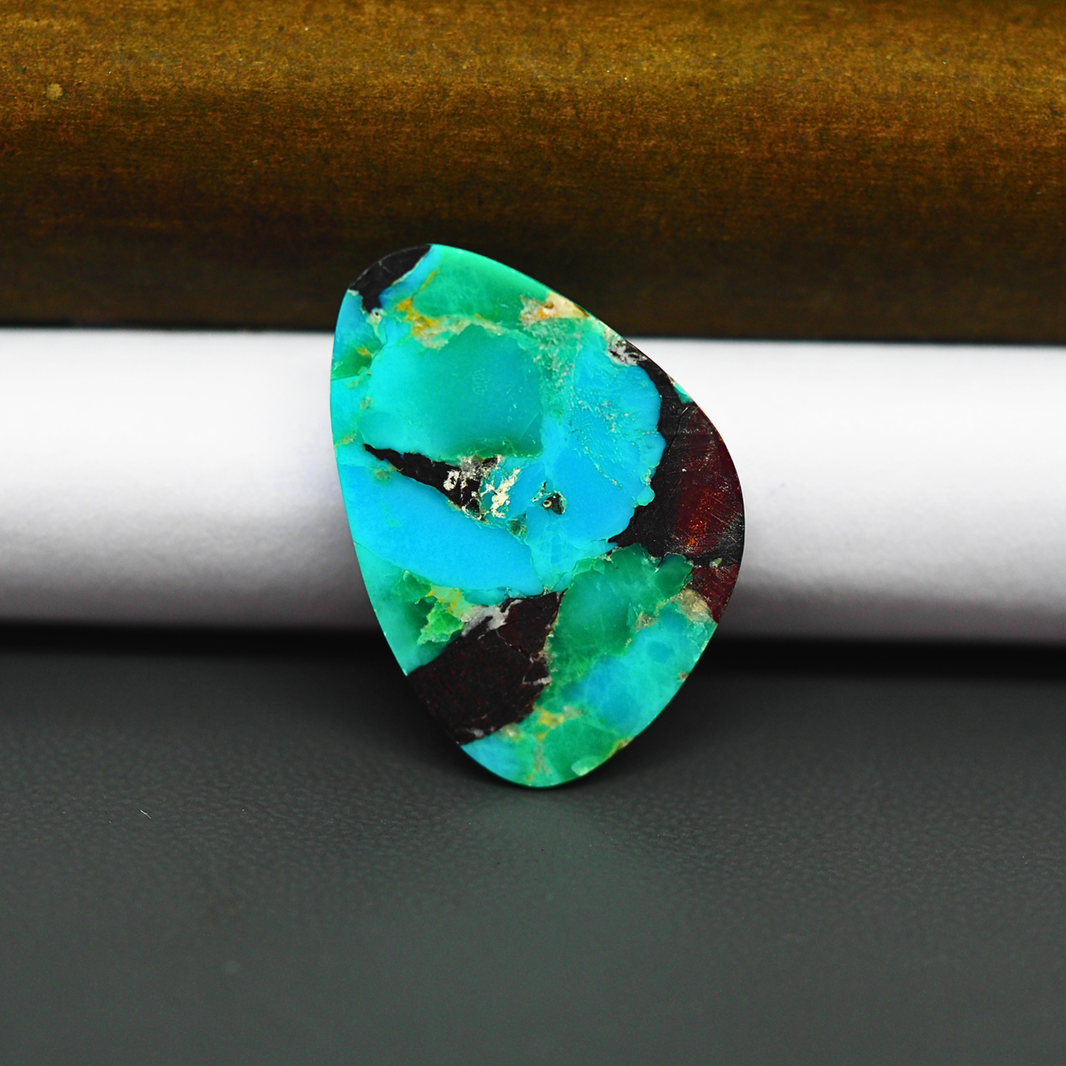 Mohave Turquoise & White Buffalo Freeform Cabochon 20x19mm 15.5ct - Green and Blue with Black Veining - Pedra Gems