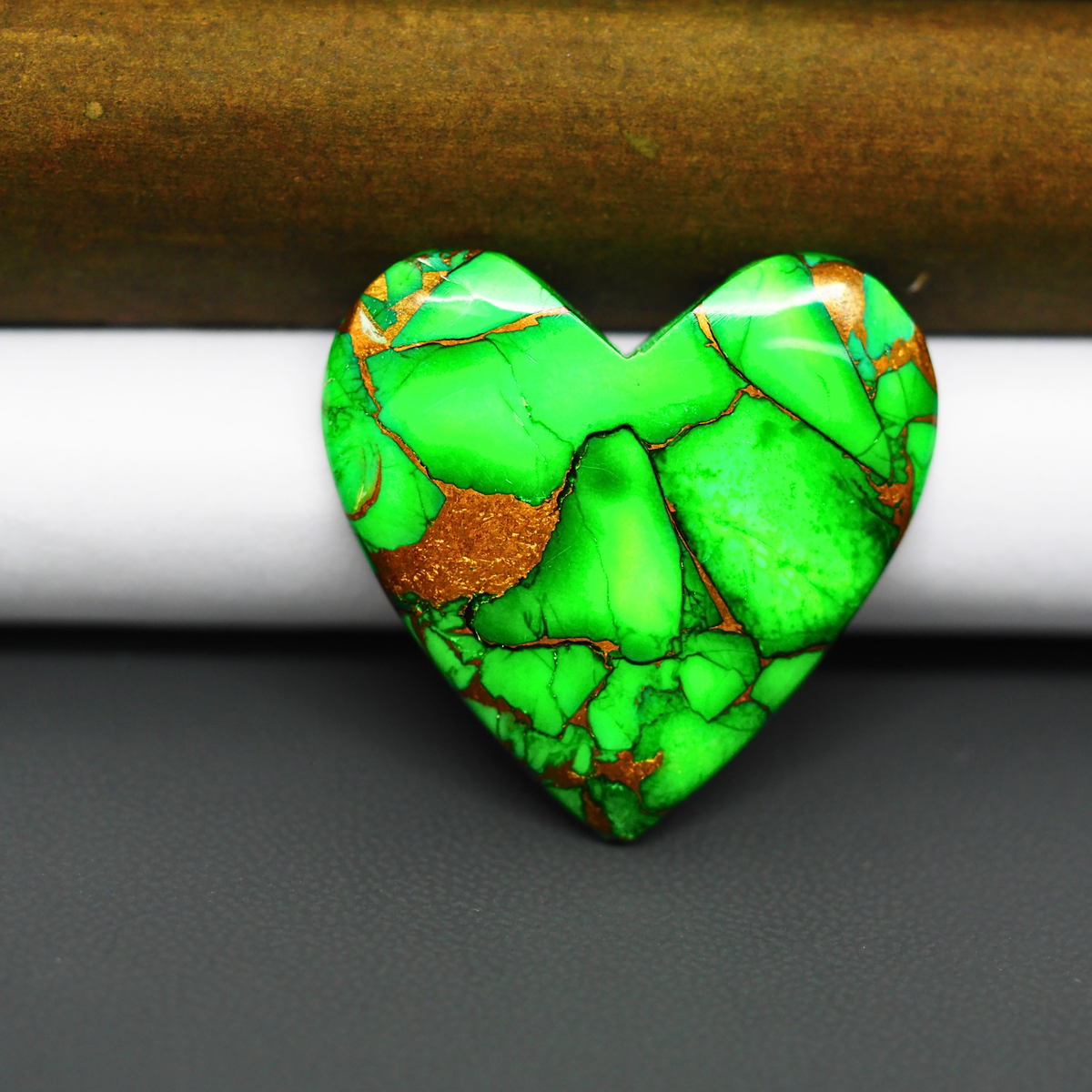 Natural Emerald Dahlia Heart Cabochon 30x29mm 31.5ct - vivid green with copper matrix, ships to Europe, Japan, Canada, Australia, NZ & worldwide - Pedra Gems.