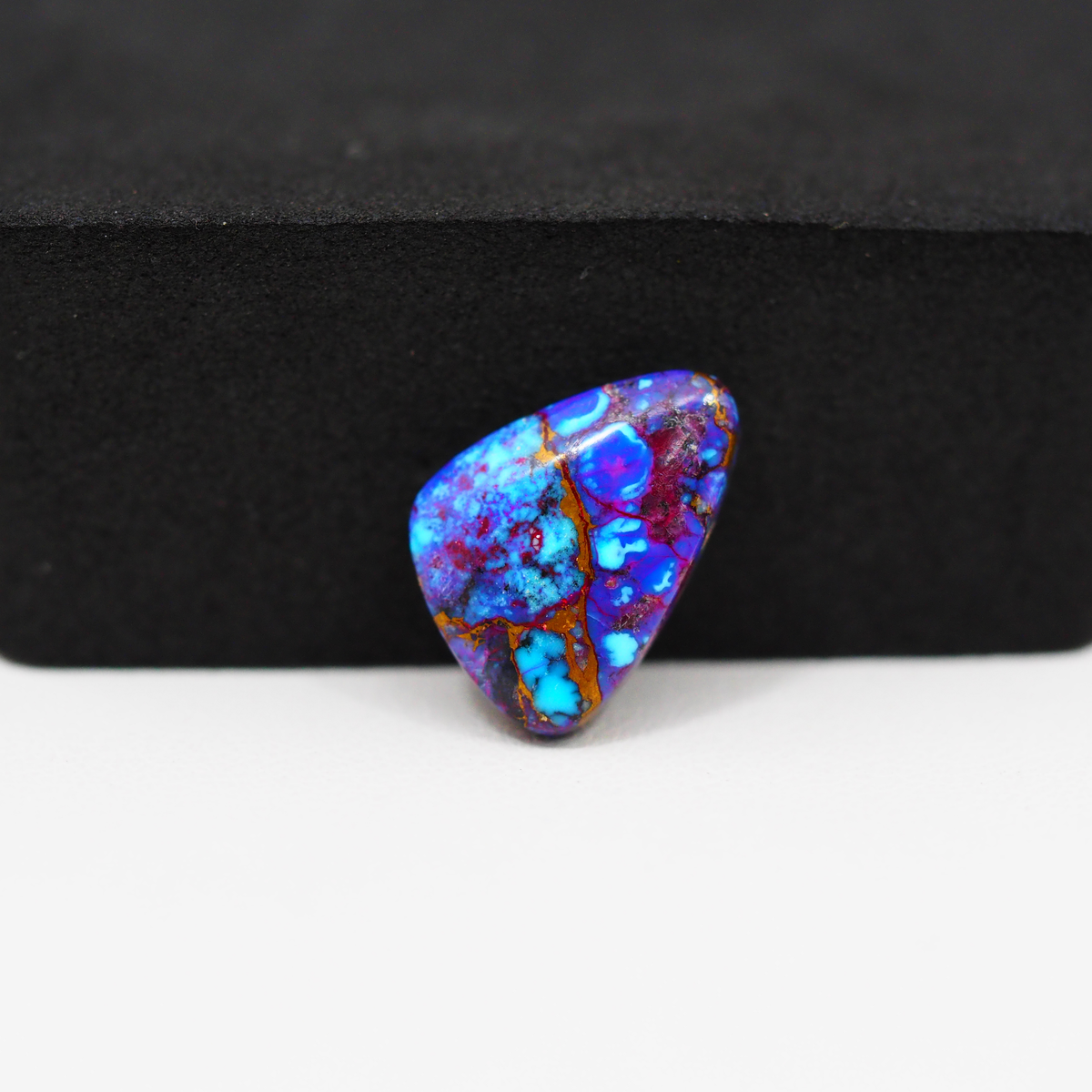 Stabilized Purple Mohave (Mojave) Turquoise Freeform Cabochon 16x11x3mm 5.5ct - purple with blue Kingman turquoise nuggets and bronze veining - Pedra Gems.