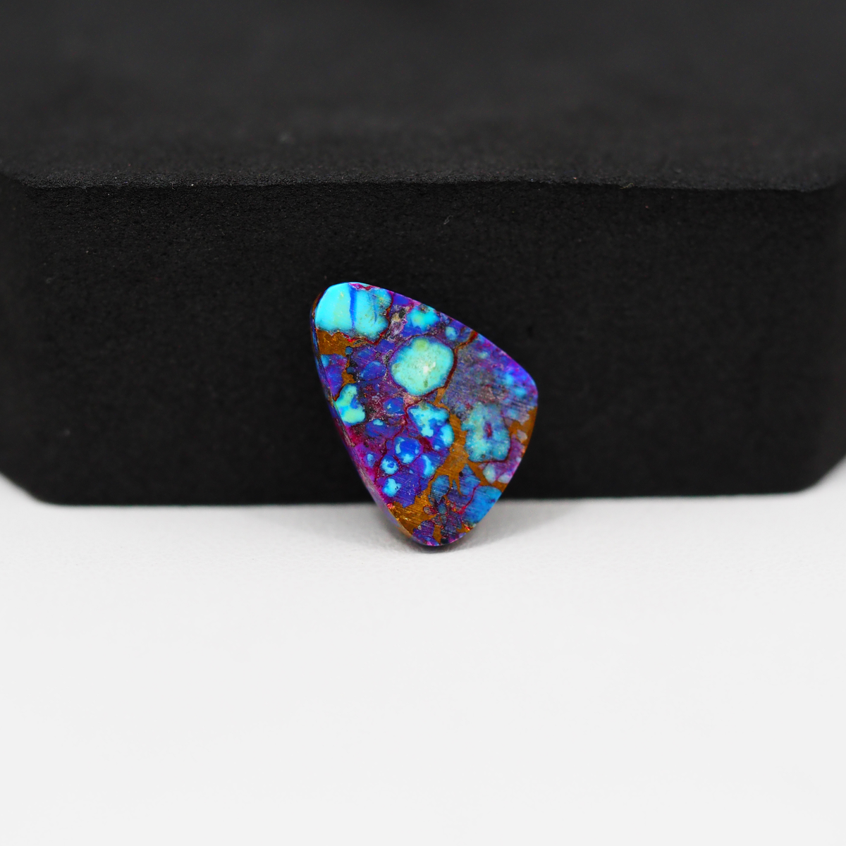 Stabilized Purple Mohave (Mojave) Turquoise Freeform Cabochon 16x11x3mm 5.5ct - purple with blue Kingman turquoise nuggets and bronze veining - Pedra Gems.