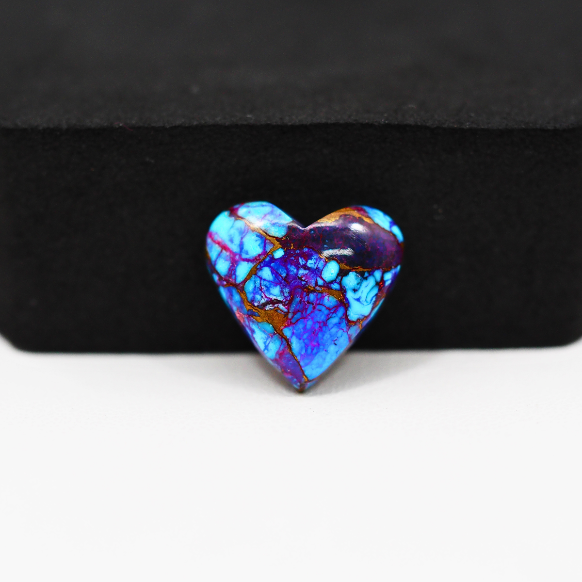 Stabilized Purple Mohave (Mojave) Turquoise Heart Cabochon 15x15x4mm 8.5ct - purple with blue Kingman turquoise nuggets and bronze veining - Pedra Gems.