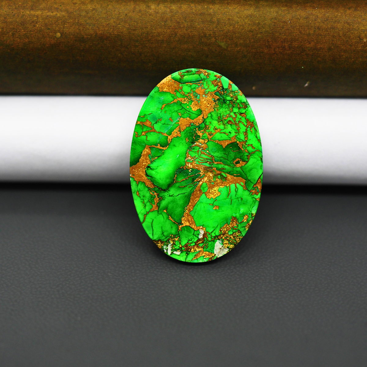 Natural Emerald Dahlia Oval Cabochon 32x22mm 33ct - vivid green with copper matrix, ships to Europe, Japan, Canada, Australia, NZ & worldwide - Pedra Gems.