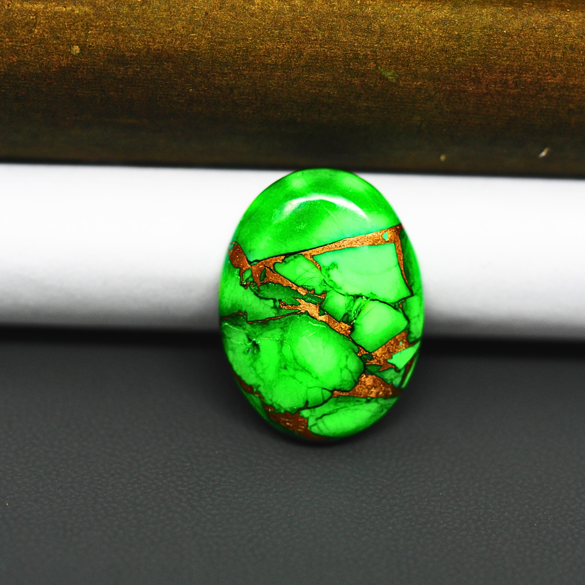 Natural Emerald Dahlia Oval Cabochon 24x18mm 16.5ct - vivid green with copper matrix, ships to Europe, Japan, Canada, Australia, NZ & worldwide - Pedra Gems.