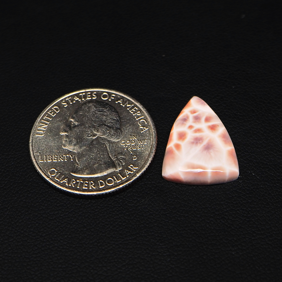 Natural Pink Natrolite (Thomsonite) Triangle Cabochon 21x14x4mm 6.5ct - view 1 - Pedra Gems