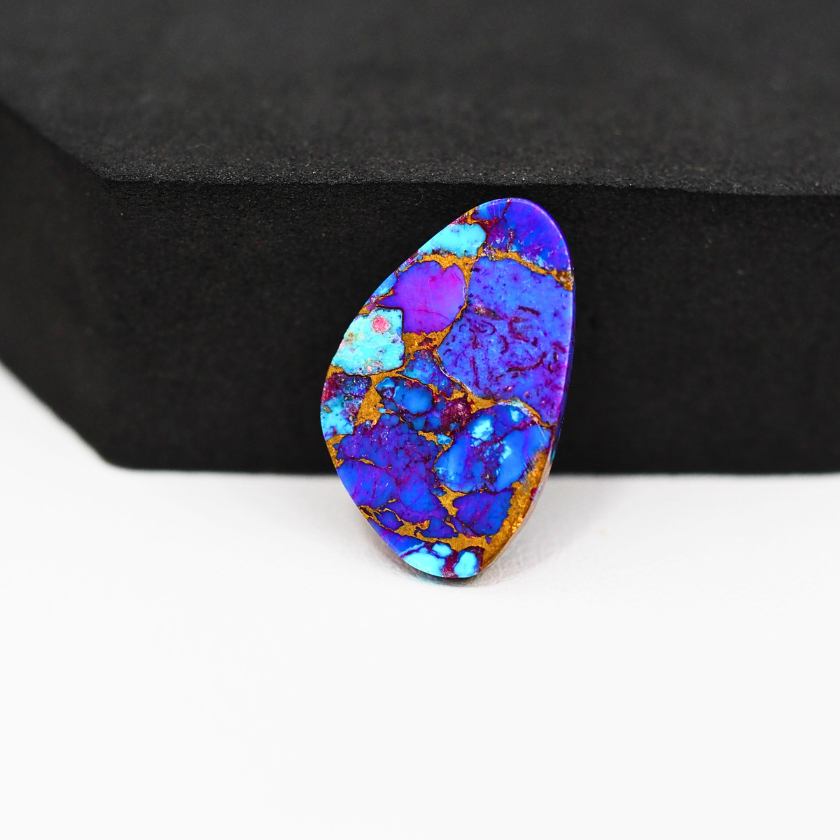 Stabilized Purple Mohave (Mojave) Turquoise Freeform Cabochon 22x14x4mm 14.5ct - purple with blue Kingman turquoise nuggets and bronze veining - Pedra Gems.