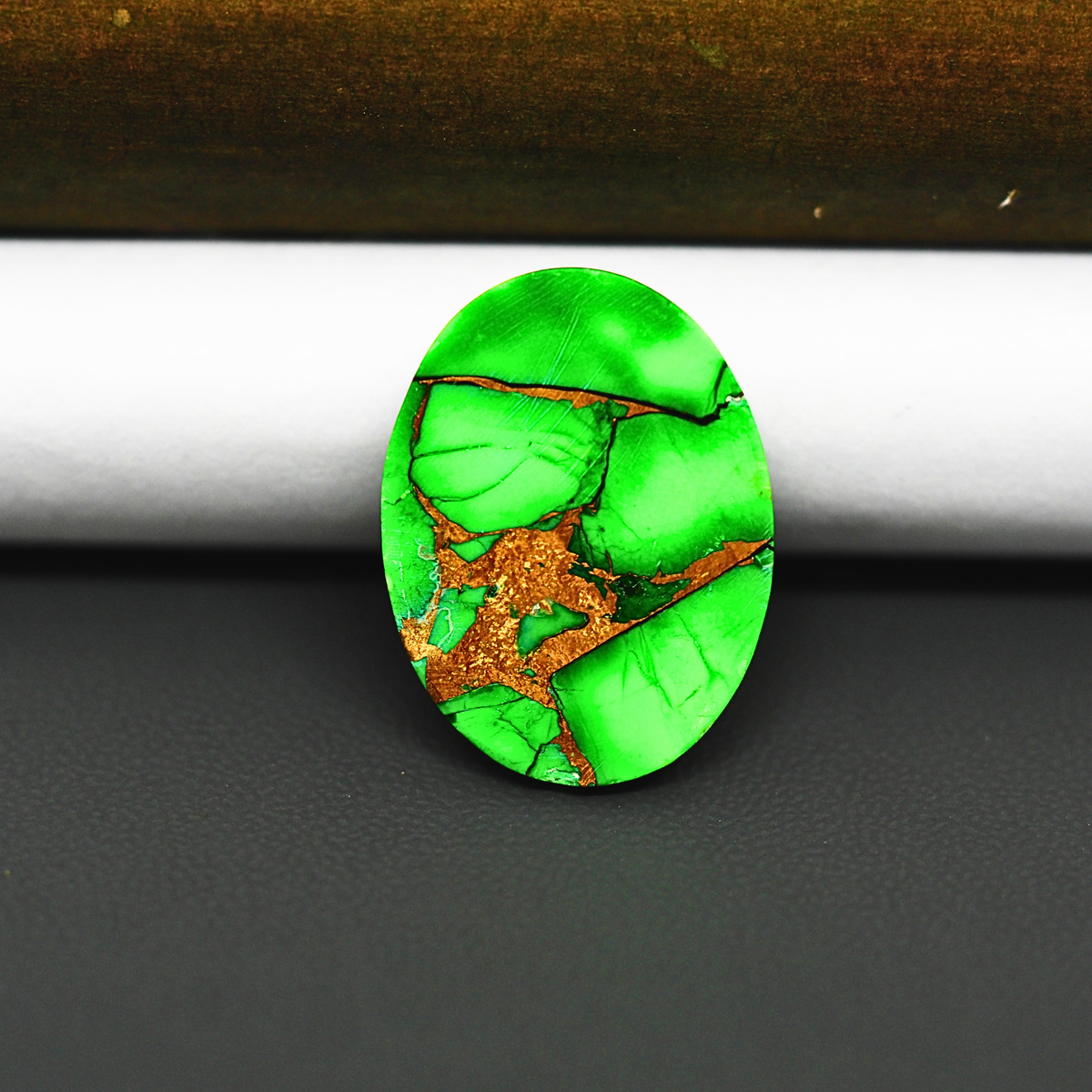 Natural Emerald Dahlia Oval Cabochon 24x18mm 16.5ct - vivid green with copper matrix, ships to Europe, Japan, Canada, Australia, NZ & worldwide - Pedra Gems.