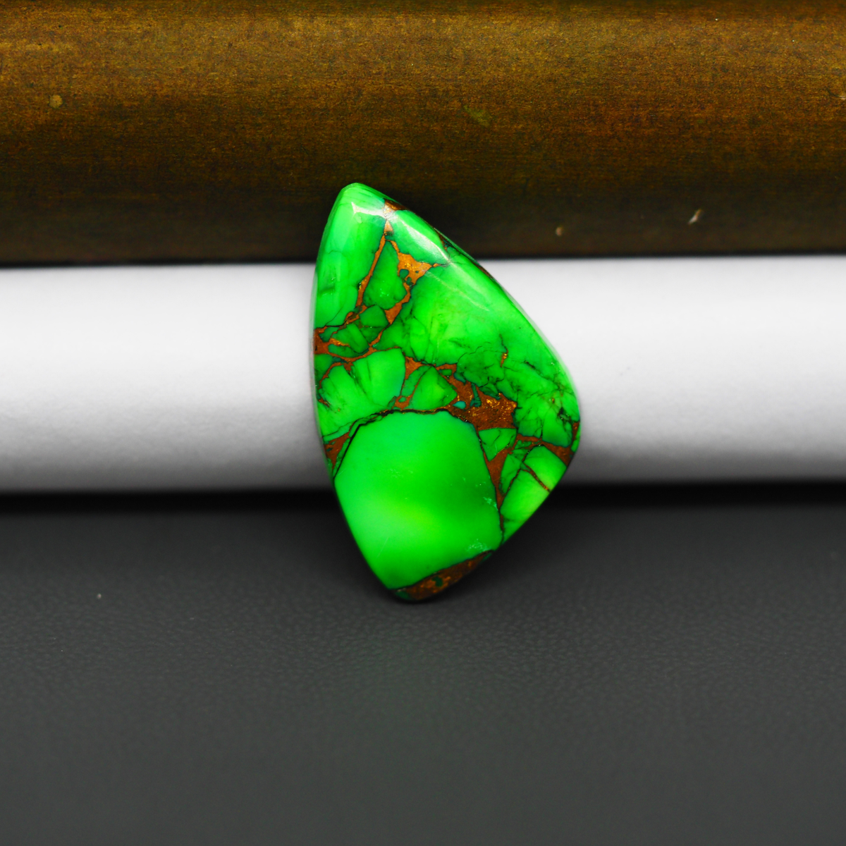Natural Emerald Dahlia Freeform Cabochon 27x17mm 13ct - vivid green with copper matrix, ships to Europe, Japan, Canada, Australia, NZ & worldwide - Pedra Gems.