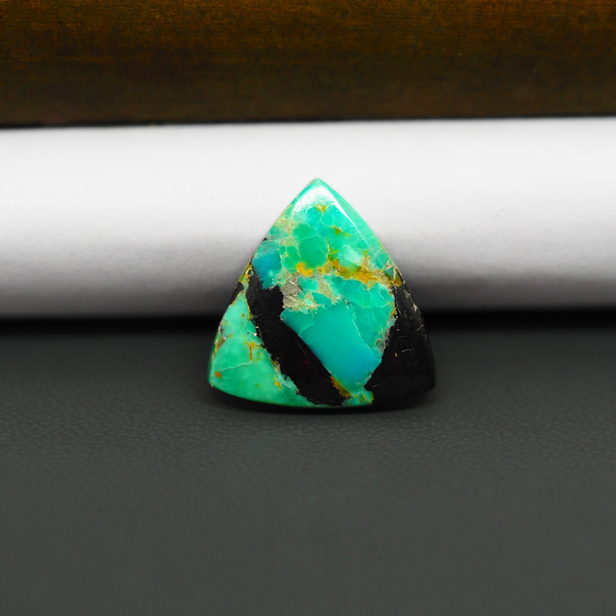 Mohave Turquoise & White Buffalo Trillion Cabochon 18x17mm 7ct - Green and Blue with Black Bands - Pedra Gems