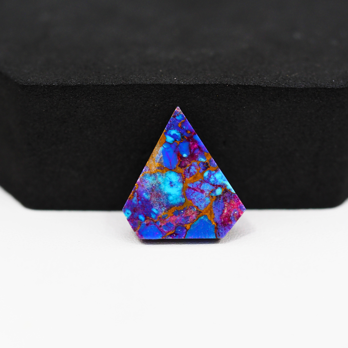 Stabilized Purple Mohave (Mojave) Turquoise Freeform Cabochon 19x15x5mm 11.5ct - purple with blue Kingman turquoise nuggets and bronze veining - Pedra Gems.