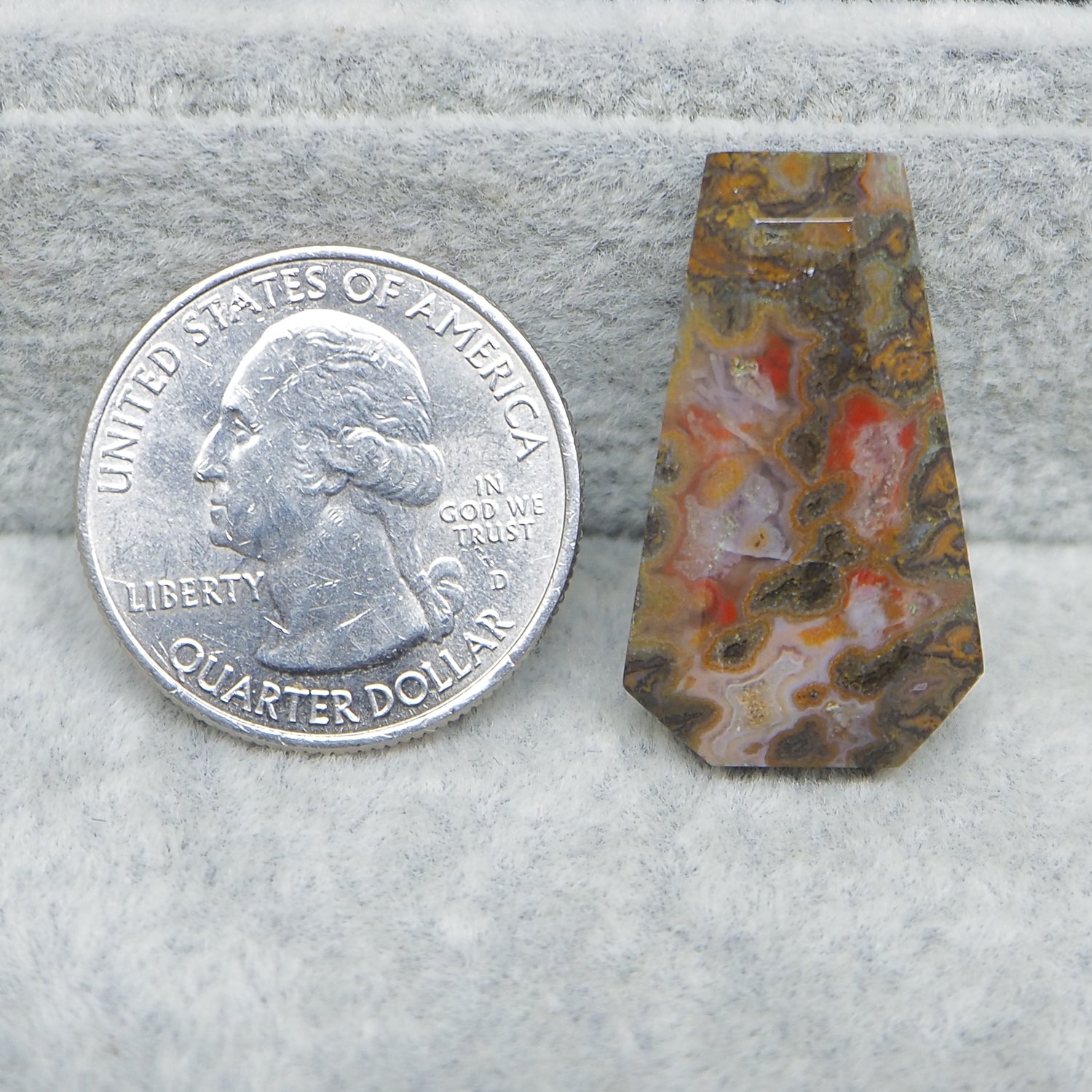 Seam Agate coffin cabochon 23ct size comparison with US quarter dollar
